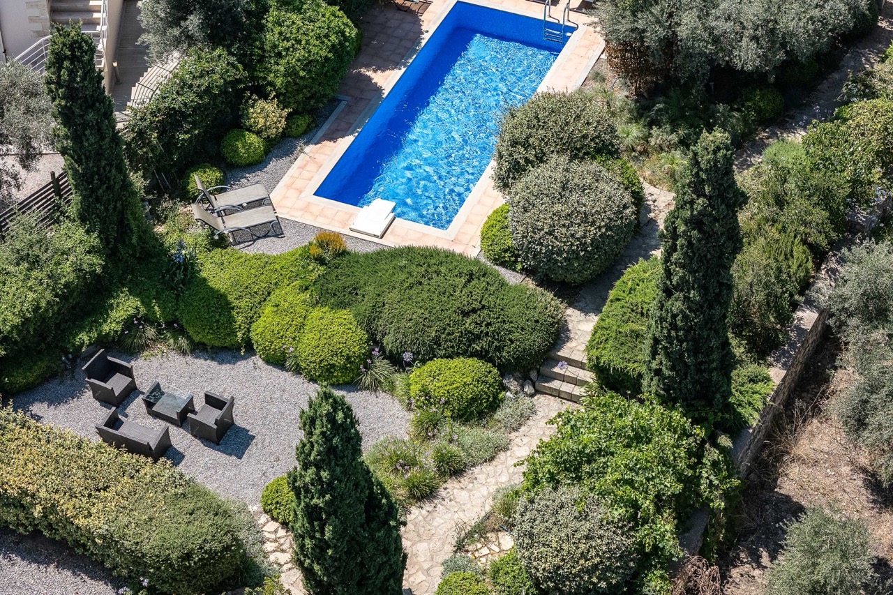 Garden & Pool